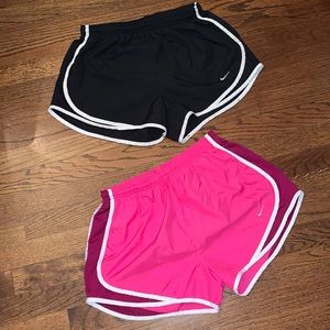 Woman’s Nike Dri Fit shorts medium EUC (2)